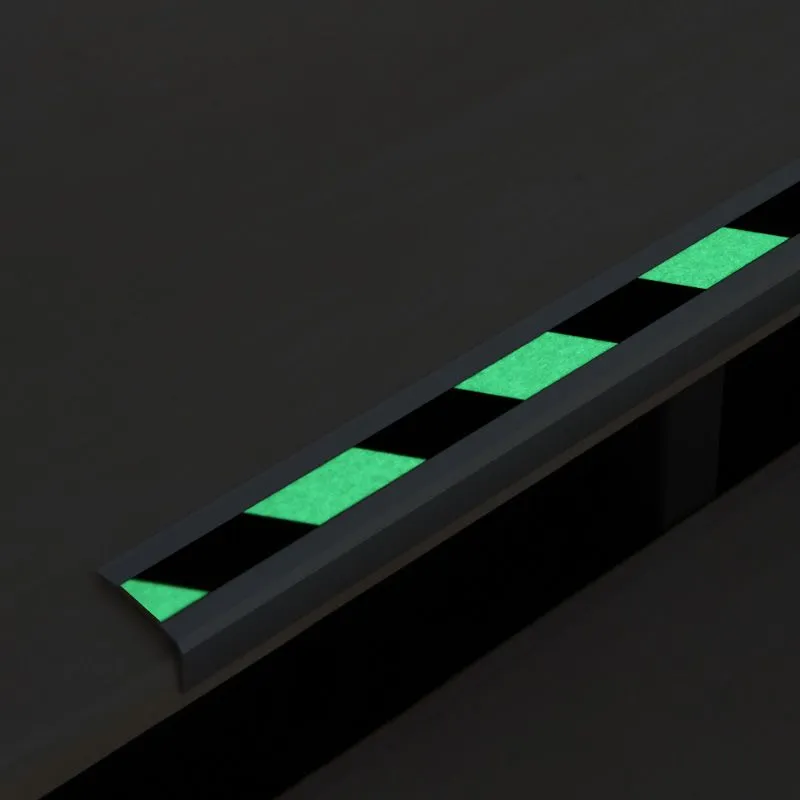 Antirutschprofile & Warnbeläge – Sicherheit auf jeder Stufe