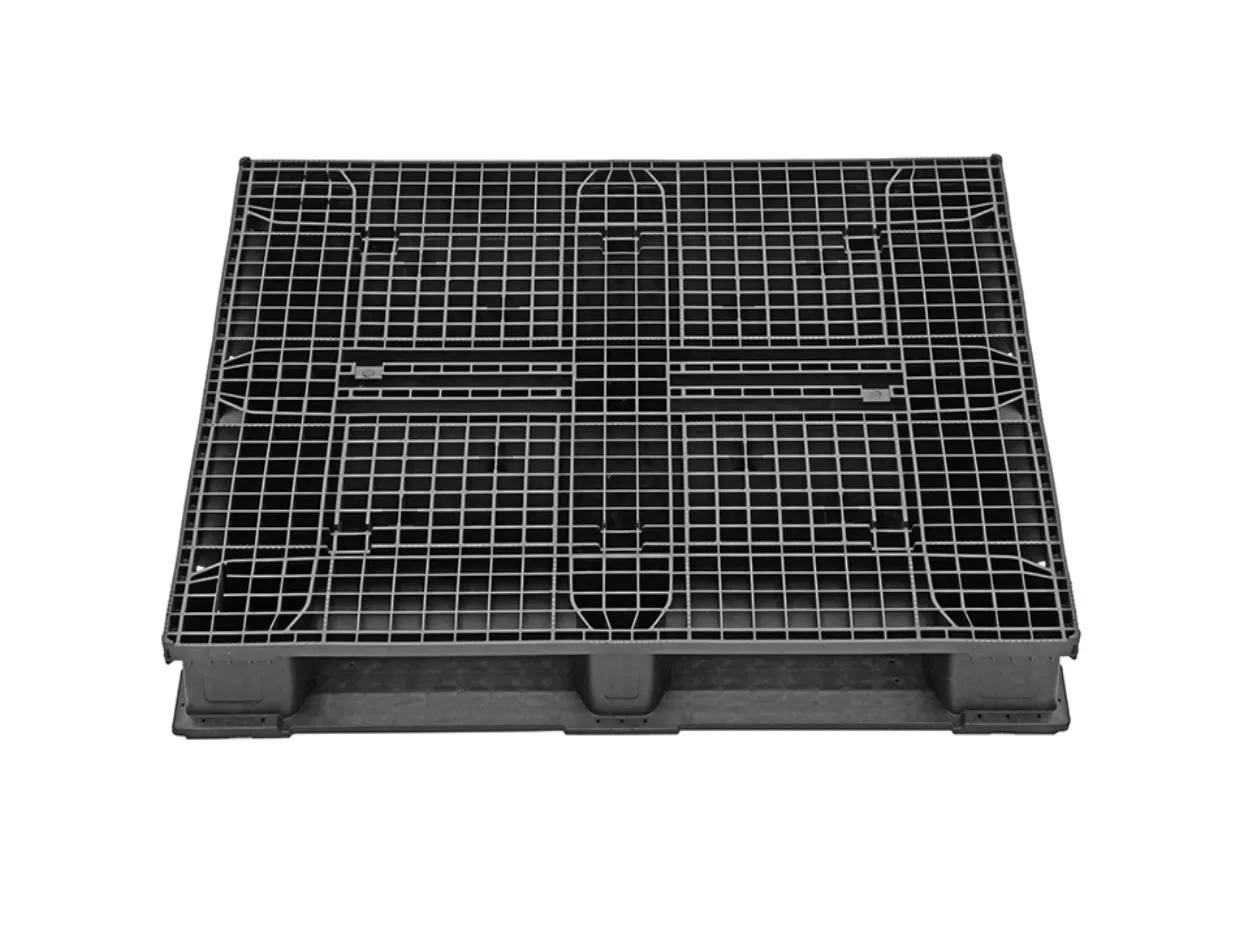 Produktbild der TIDUS HEAVY 1210 5R Kunststoffpalette von Purus: Robuste, schwarze Palette mit fünf Kufen, ideal für Hochregale und Rollenbahnen. Maße: 1200x1000x150 mm.