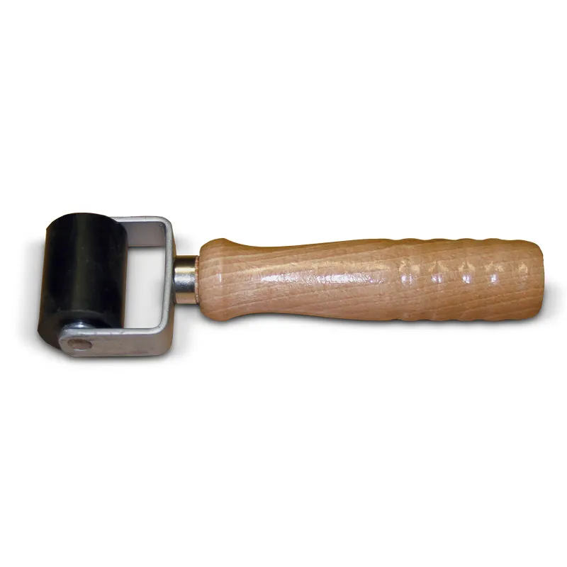 Profilandruckroller von Mehlhose: 45mm Hartgummirolle, Holzgriff. Perfekt f?r pr?zise Klebearbeiten, verbessert Klebkraft und sorgt f?r blasenfreie Ergebnisse.