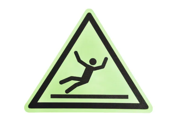Antirutschbelag von Mehlhose: Dreieck mit "Vorsicht Rutschgefahr"-Symbol, 600mm, R13-zertifiziert, nachleuchtend, für Innen- und Außenbereiche, einfache Montage.