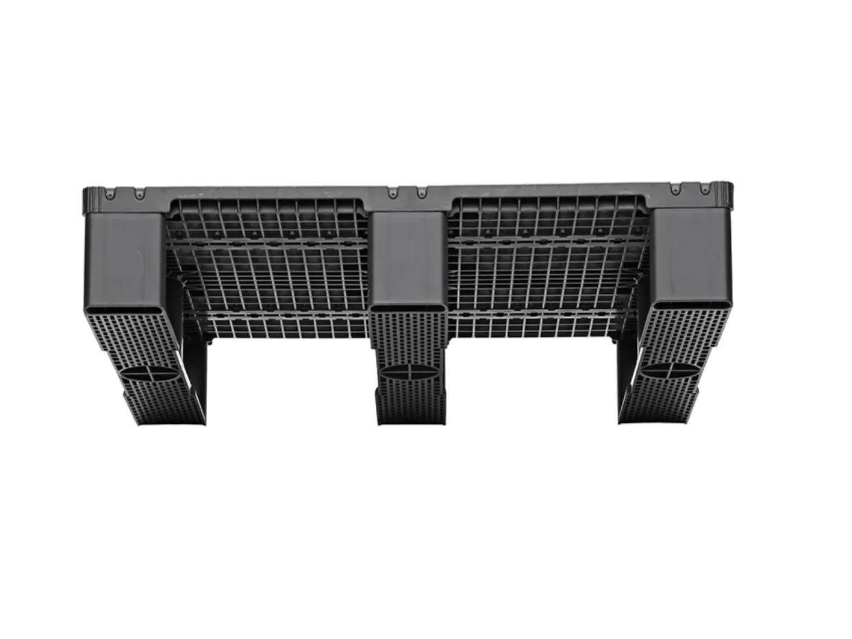 Die TIDUS Smart Medium 806 Halbpalette aus Kunststoff ist leicht (6,7 kg), stabil dank Stahlverstärkung, und bietet rutschfeste Sicherheit für vielseitige Anwendungen.