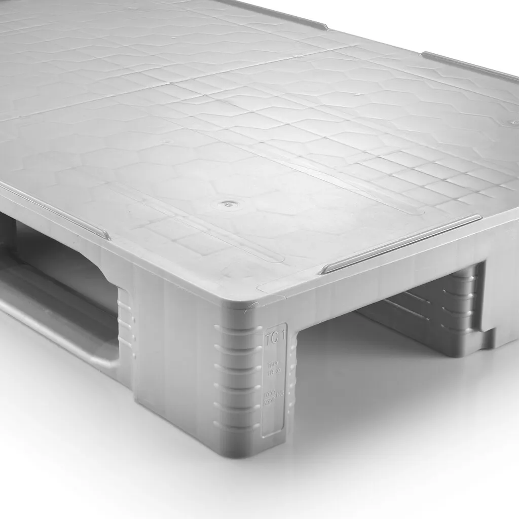 Craemer Hygiene-Kunststoffpalette: Ideal f?r Reinr?ume, mit geschlossenen Decks f?r maximale Hygiene. Hohe Tragf?higkeit und Sto?festigkeit, perfekt f?r Lager und Transport.