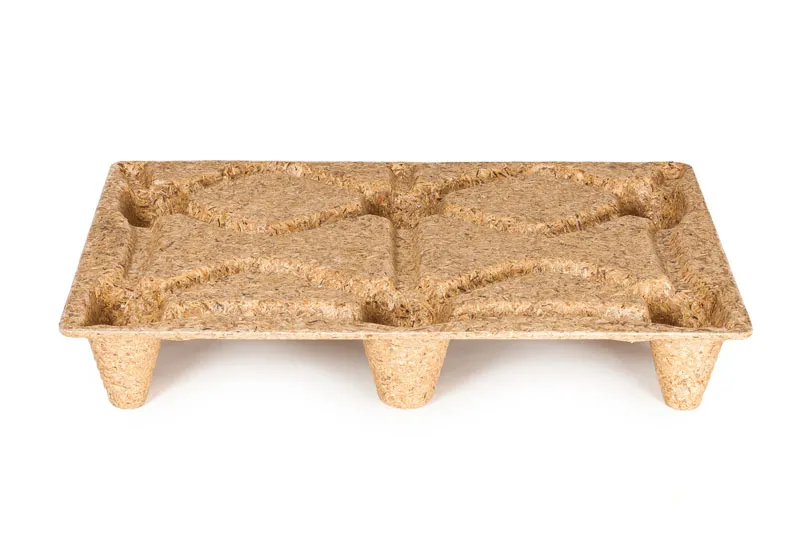 Die Pressholzpalette F64 von Holzbau Siegfried Bauer GmbH ist leicht (4,5 kg), stabil (bis 500 kg belastbar) und ideal für vielseitige Anwendungen (600 x 800 mm).