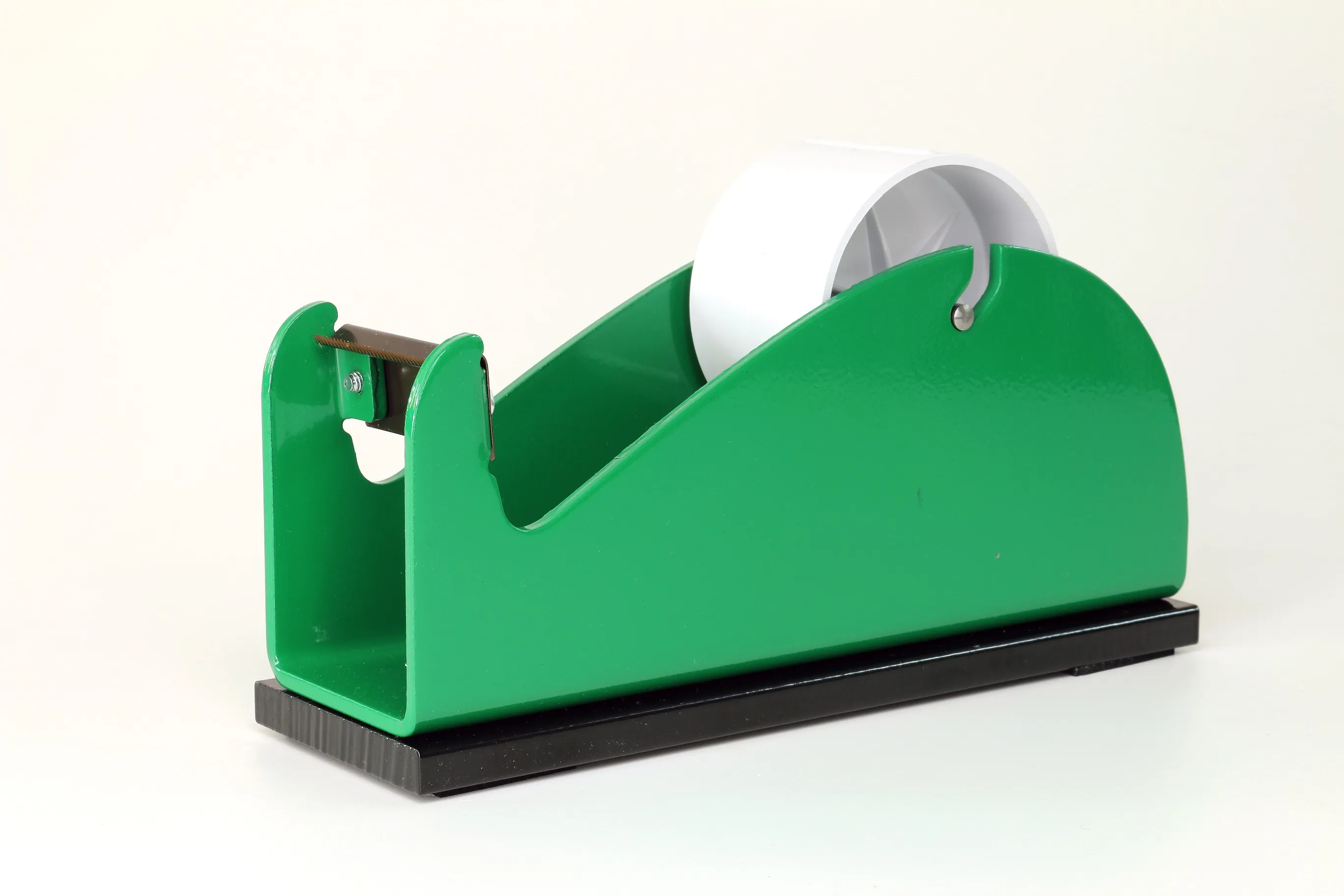 Grüner Tischabroller von Traydon für PVC- und PP-Klebebänder, stabil durch schwere Platte, 145 mm Durchmesser, 50 mm Rollenbreite, langlebige Stahlklinge.