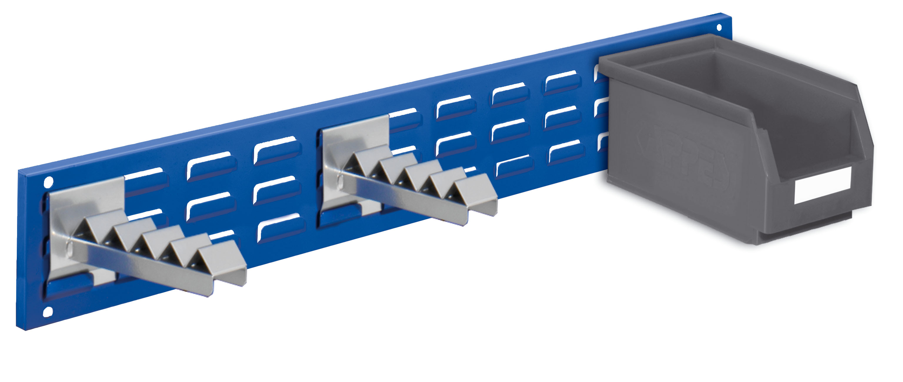 Die RasterPlan Wandschiene Schlitzplatte von Kappes Systeme GmbH (L 920 x H 140 mm, RAL 5010) bietet flexible Organisation für Werkzeuge und Kleinteile.