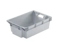 Der Bekuplast Drehstapelbehälter (600x400x210 mm) aus robustem HDPE bietet 32 Liter Volumen, geschlossene Seiten und Wasserablauflöcher für effiziente Lagerung.