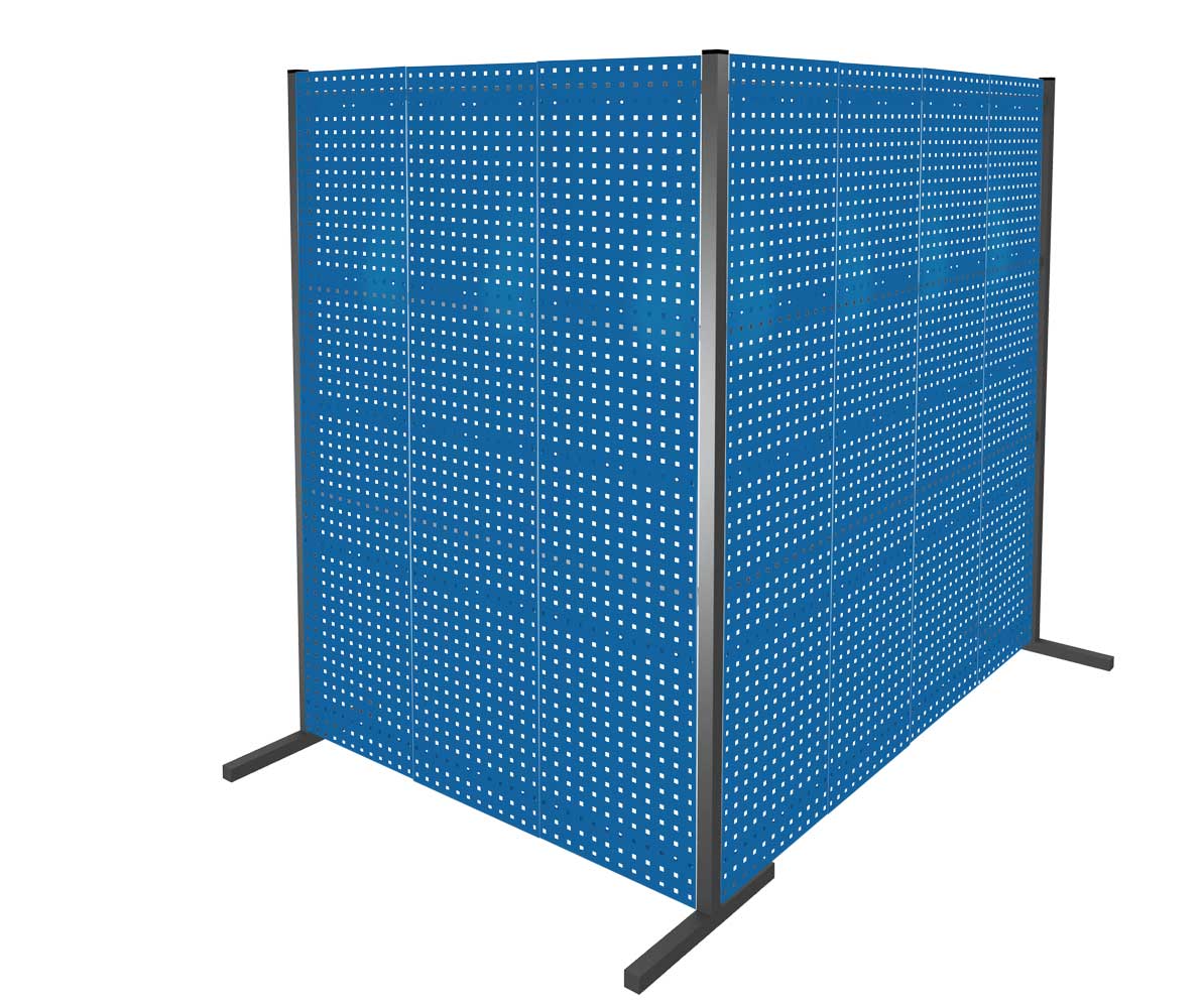Das ®RasterPlan Trennwand Doppelfeld 90° in RAL 5010, 1500/2000x2000 mm, bietet flexible Raumteilung mit 7 Lochplatten für individuelle Arbeitsplatzlösungen.