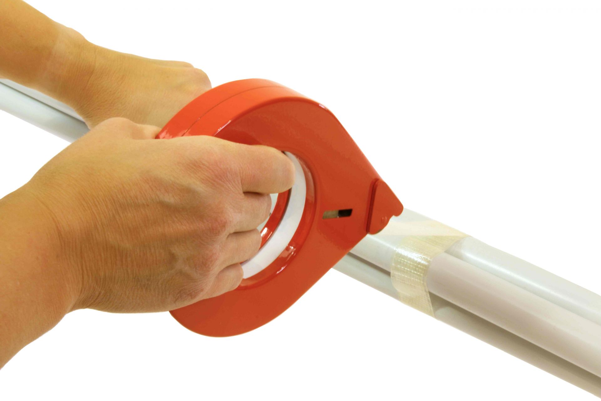 Roter Handabroller von Traydon GmbH für einseitige Klebebänder, 122 mm Durchmesser, 25 mm Rollenbreite, mit robuster Metallkonstruktion und präziser Schneidklinge.