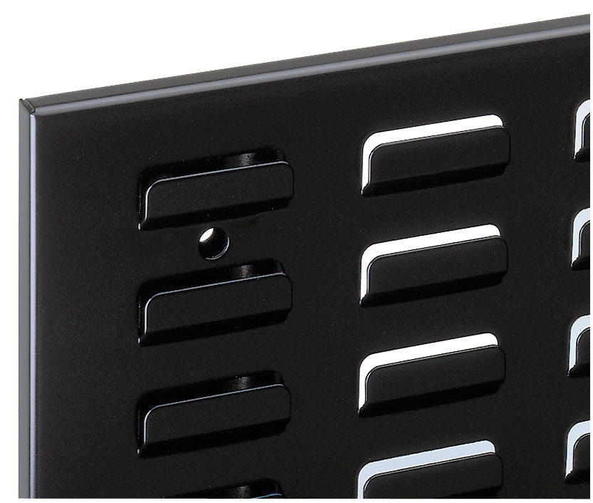 Die ®RasterPlan Schlitzplatte in RAL 9005 Tiefschwarz bietet effiziente Ordnung für Werkzeuge und Kleinteile, kompatibel mit vielseitigem Zubehör. Robust und flexibel.