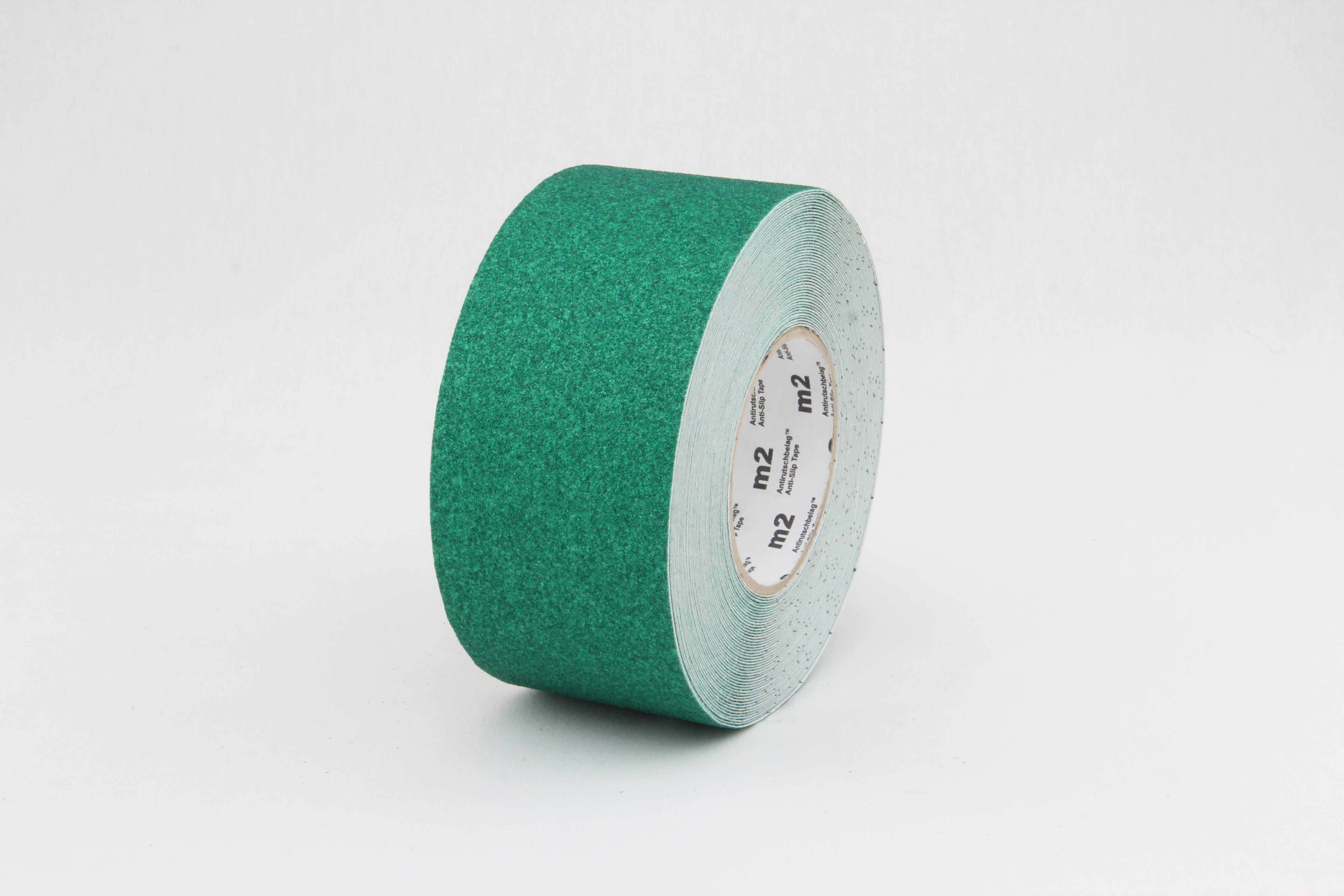 Das Produktbild zeigt den grünen m2-Antirutschbelag von Mehlhose Antirutschprodukte GmbH, der mit robuster 60er Aluminiumoxid Körnung für Sicherheit sorgt.