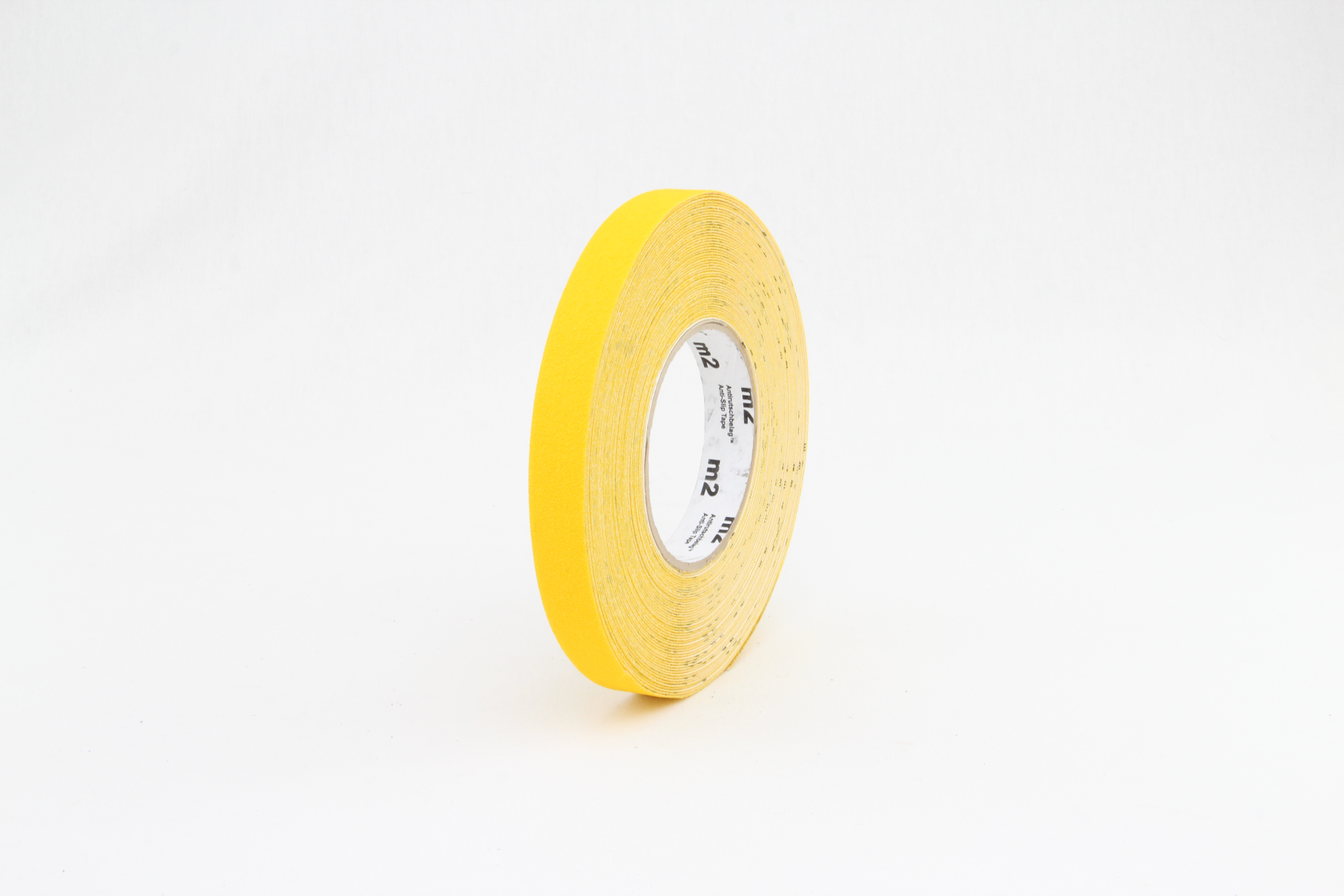 Produktbild des m2-Antirutschbelags Universal in Gelb, Rolle 19mm x 18,3m, bietet R13-Rutschhemmung, ideal für glatte, feuchte Böden, innen und außen.