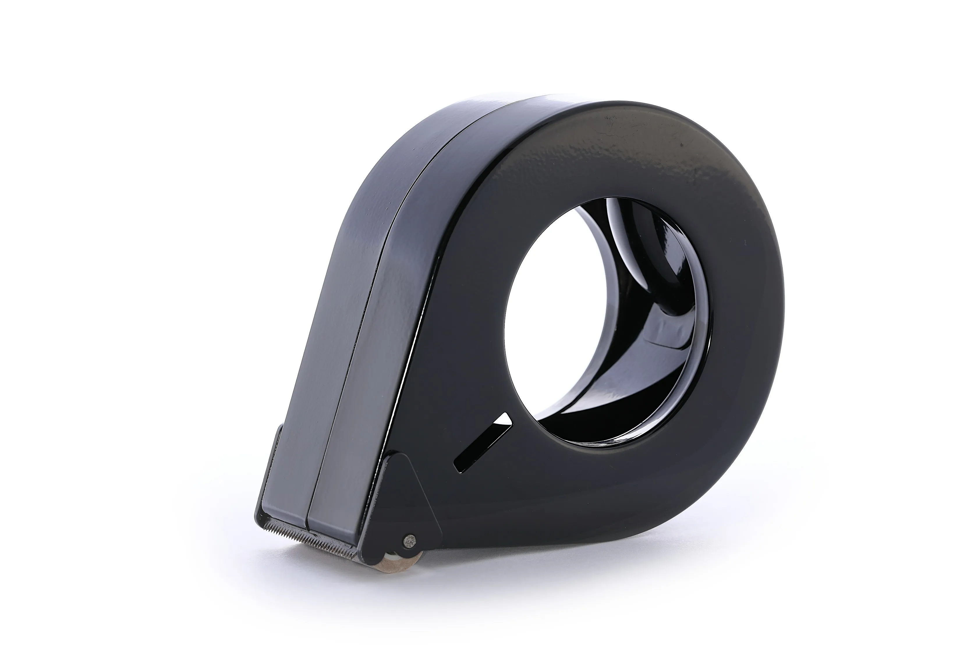 Schwarzer Handabroller von Traydon GmbH: Robustes Design, 122 mm Außendurchmesser, 50 mm Rollenbreite, präzise Karbonstahlklinge, komfortabler Griff.