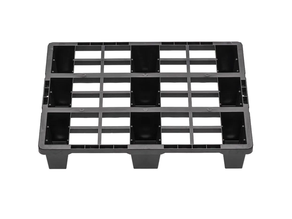 Purus TR-15501-SCH: Leichte, nestbare Kunststoffpalette (2,9 kg) mit hoher statischer Belastung (2000 kg), ideal f?r platzsparende Lagerung und effiziente Logistik.