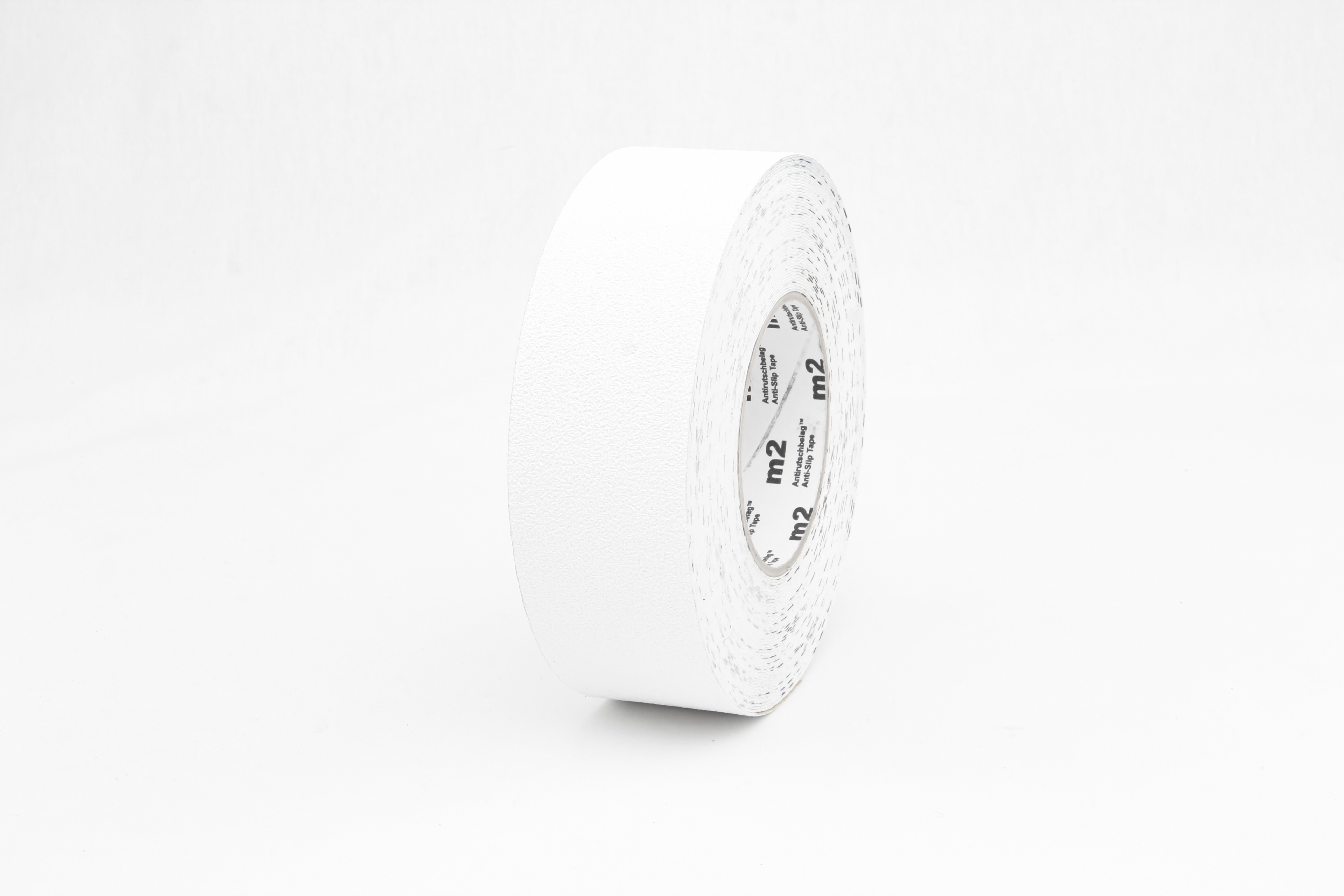 Das weiße Bodenmarkierungsklebeband von TR-KSE Mehlhose bietet rutschhemmende Sicherheit und einfache Montage für Innenbereiche, ideal für Lager und Industrie.