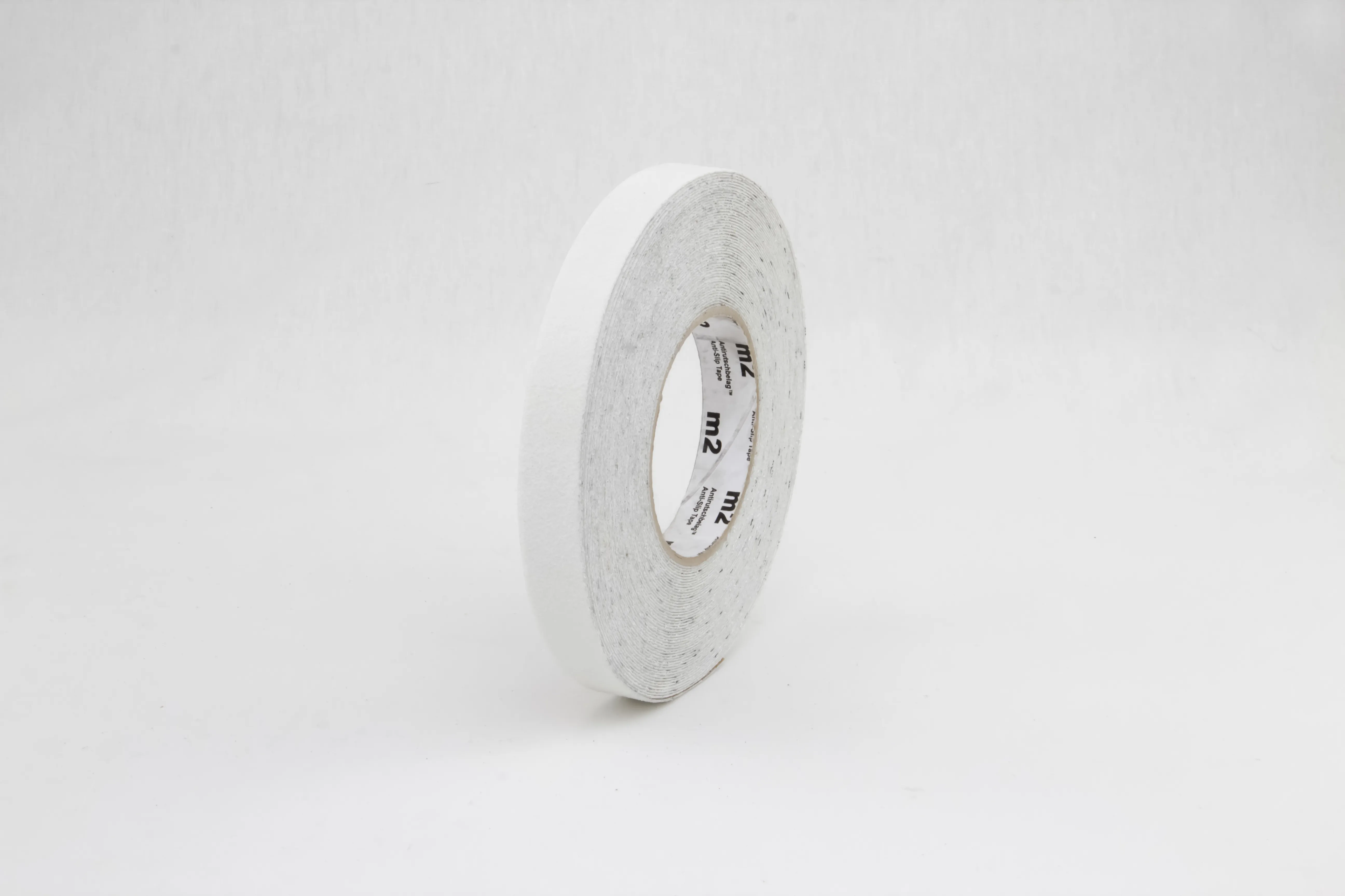 Produktbild des m2-Antirutschbelags Universal in Weiß, 19mm x 18,3m Rolle, bietet hervorragende Rutschhemmung und einfache Montage für vielseitige Anwendungen.