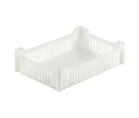 Durchbrochener Eurobehälter von Bekuplast: Robustes HDPE, 600x400x150mm, 22L Volumen. Belüftete Seiten, sichere Griffe, ideal für Lagerung und Transport.